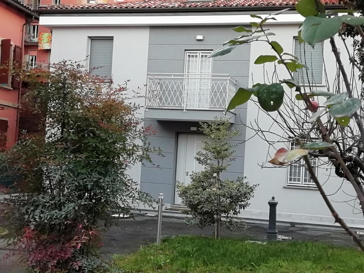 Grigio Perla Panigale, Villetta Con Giardino E Parcheggio Privato Fino A Tre Posti Auto - Un Oasi Di Tranqullita 볼로냐 외부 사진